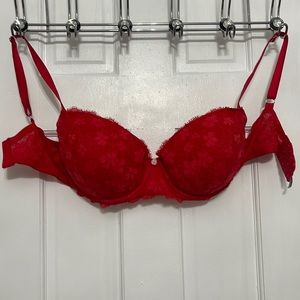 34DDD red lace sexy bra. Victoria secret , full coverage